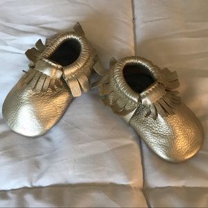 Freshly Picked Platinum Mini Sole Moccasins Size 3